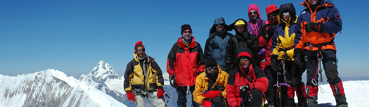 Peru: Expedition Nevado Tocllaraju (6034 m), north west ridge normal route or direct west face 60° - 75° degrees