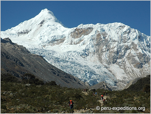 Climbing NevadoTocllaraju (6034 m)