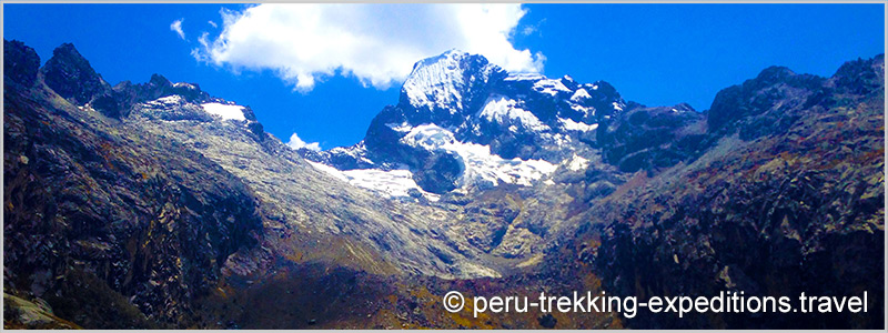 Peru: Trekking Laguna Churup Adventure over (4450 m)