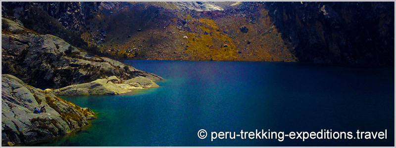 Peru: Trekking Laguna Churup Adventure over (4450 m)