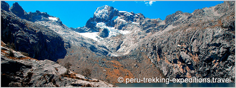 Peru: Trekking Laguna Churup Adventure over (4450 m)